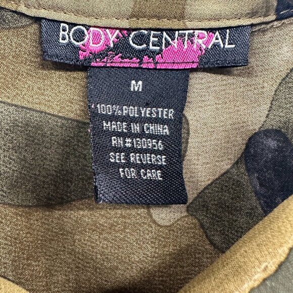 Body Central Womens Top Medium Green Camo Sleeveless Button Front Shirt Blouse - Picture 6 of 10